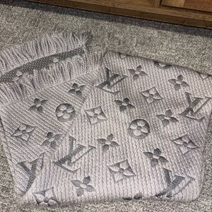 Louis Vuitton Gray Monogram Scarf